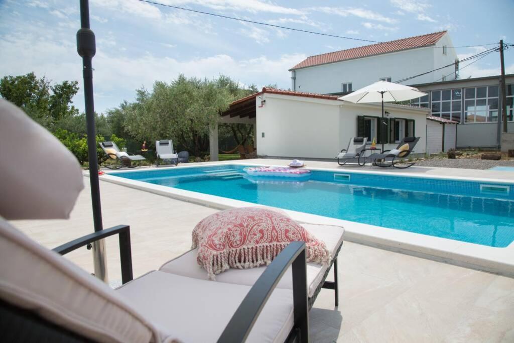 Lodge Jomi Kaštel Novi Exterior foto